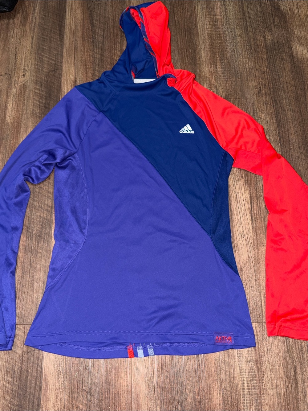 Women’s Adidas hooded athletic shirt Aktiv Against Cancer size S